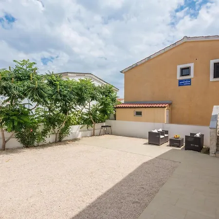 דירה With Parking Space - 19100