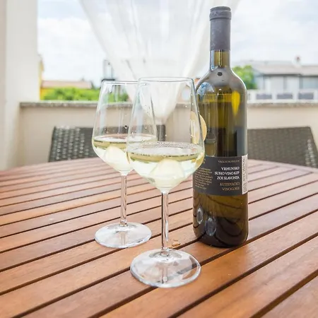 With Parking Space - 19100 ויר