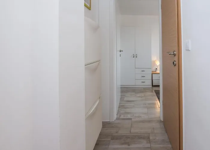 Appartement With Parking Space - 19100 Vir